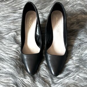Black leather Aldo Cirrito wedges. Size 8.5 (euro 39). Worn a couple times.